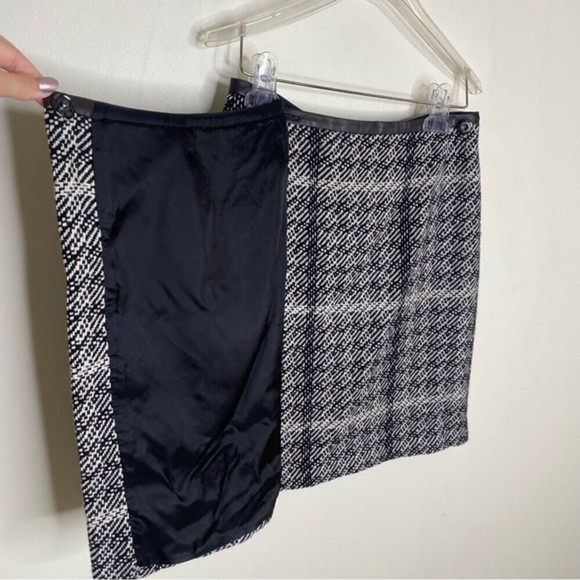 MaxMara Weekend Black & White Wool Blend Mini Snap Button Wrap Skirt - Picture 9 of 15